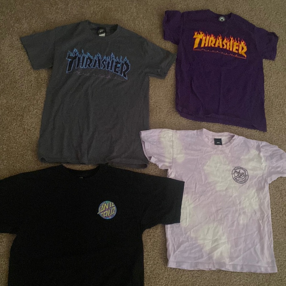 Bundle Of 4 Shirts💜🤍